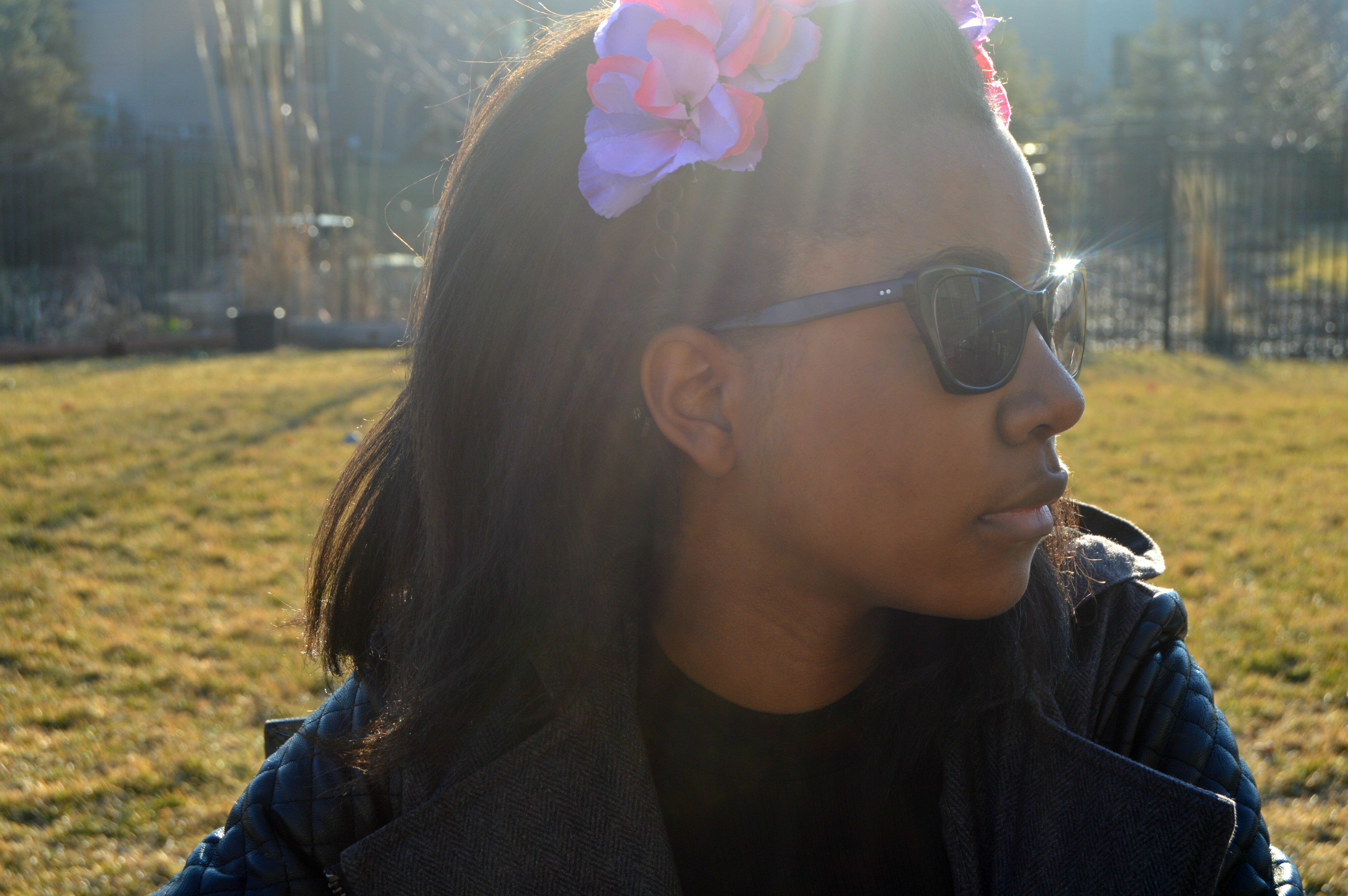 Teen blogger Nyah Marie AKA Style Stalker shows you a DIY which she uses to embrace her inner '70s girl, DIY flower crowns, involving one cat ear crown.